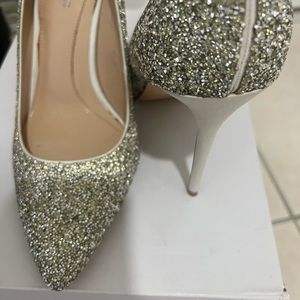 Beautiful heals/pumps by Vince Camuto